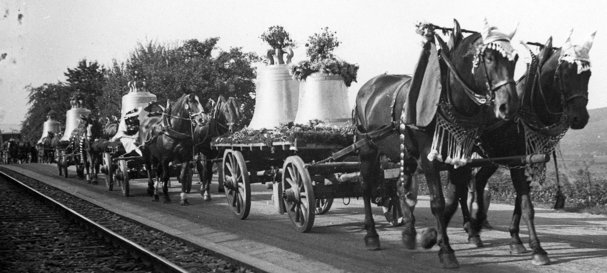 Einzug der Beinwilwe Kirchglockenxx.jpg